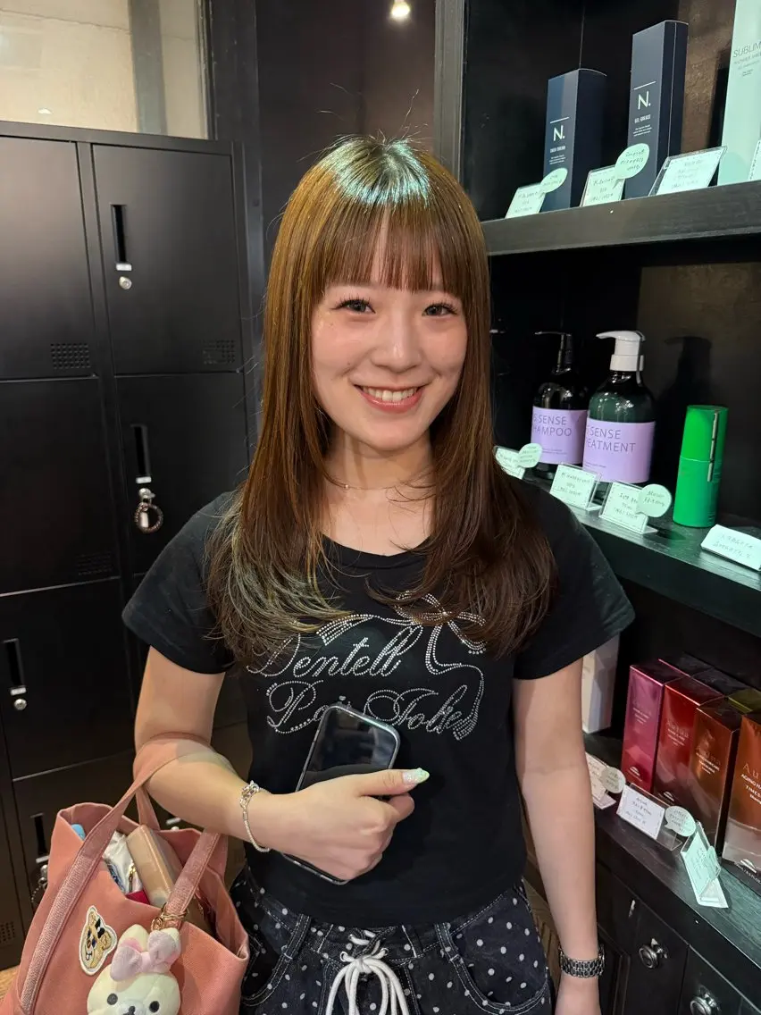 セミロング shiomi H辻田 杏梨のヘアスタイル