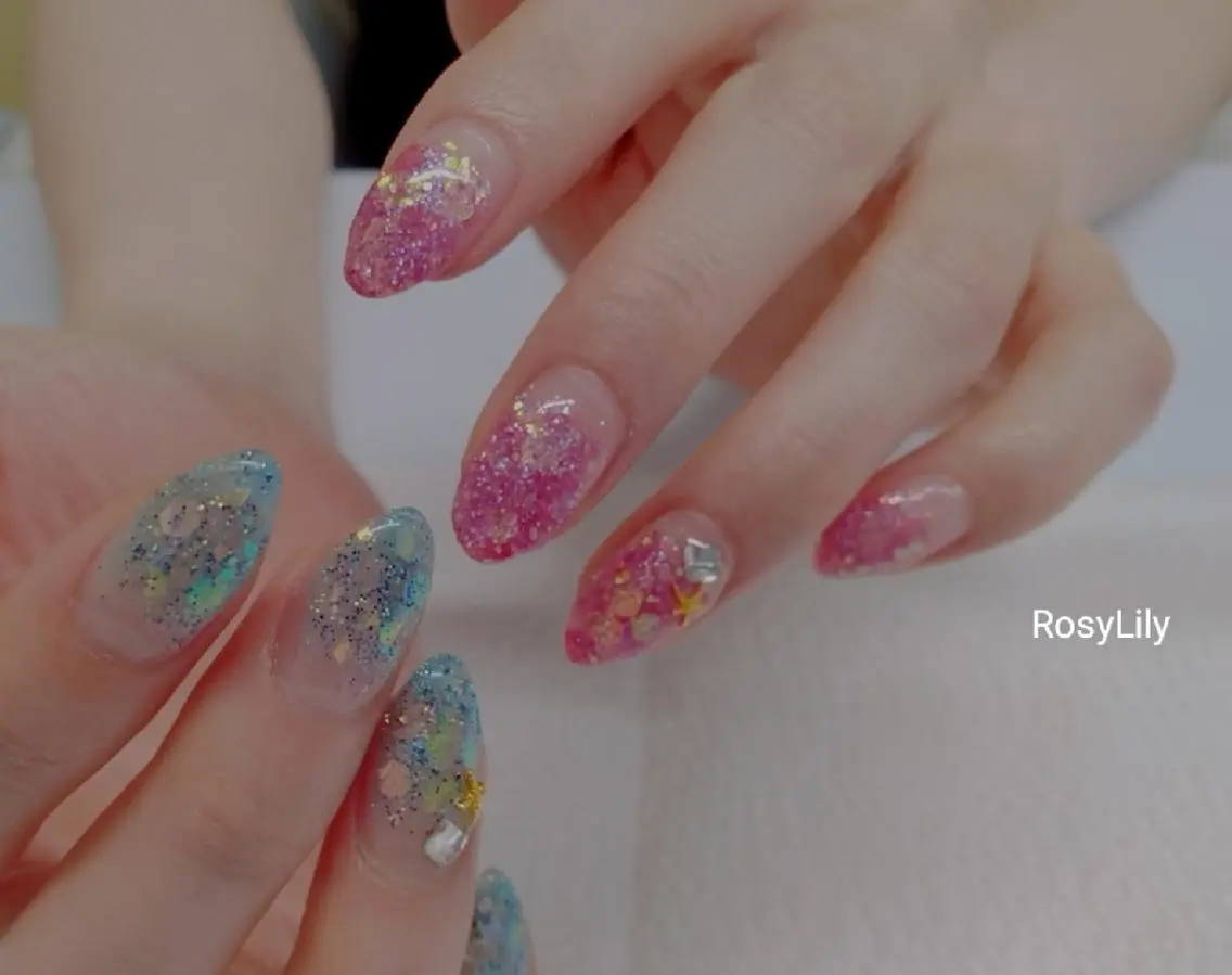 ネイル ホログラムネイル ラメ(グリッター) プライベートサロン Rosy Lilyのネイルデザイン