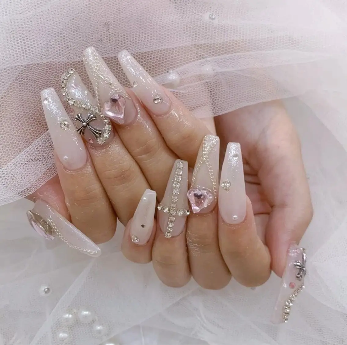 ネイル フレンチネイル キラキラネイル マグネットネイル ミラーネイル ニュアンスネイル ハンドネイル Tira Nailのネイルデザイン