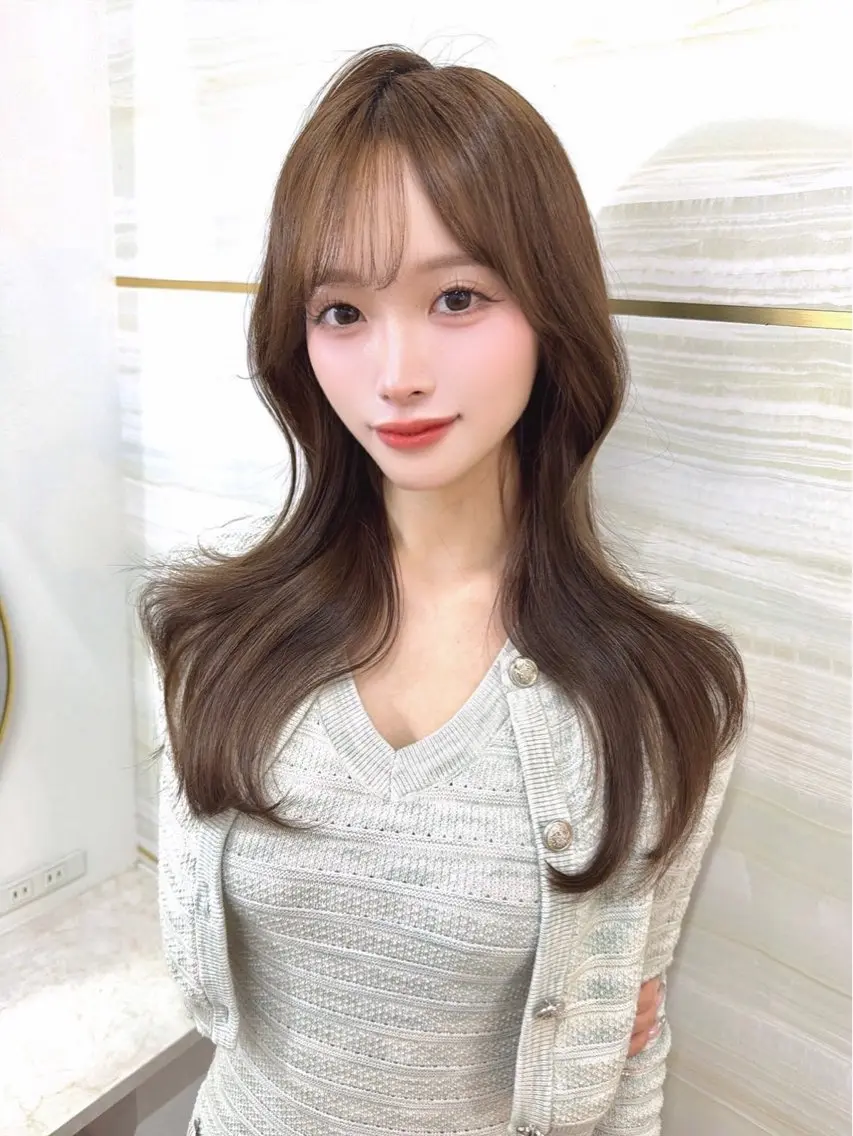 ミディアム カラー 透明感カラー くびれヘア くびれレイヤー レイヤーカット カット ヘアカラー トリートメント 🤍あみ🤍暗髪オリ ーブ特化🌿髪質改善のヘアスタイル