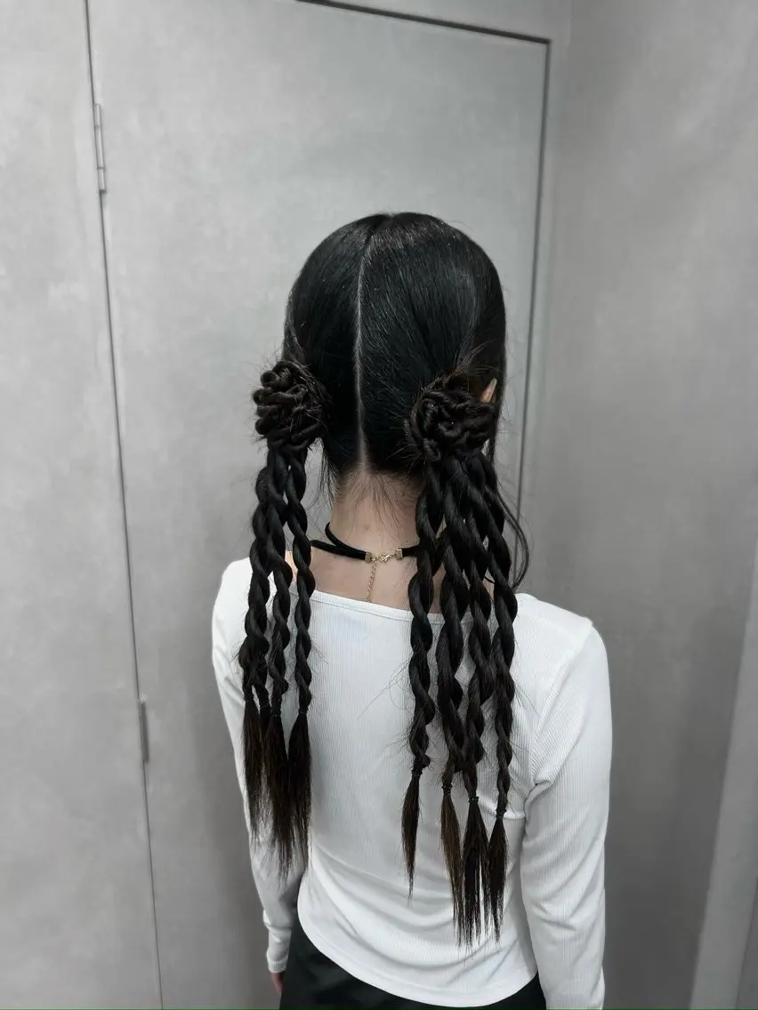 ヘアアレンジ ハイトーン デザインカラーのヘアスタイル