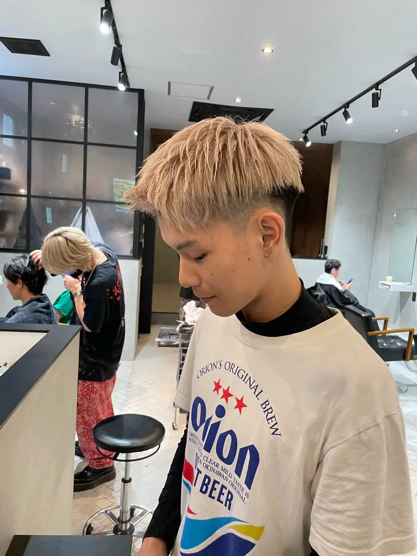 カラー メンズ メンズブリーチ ベージュカラー ブリーチ ホワイトベージュ カット ヘアカラー SALOWIN熊本 YUTOのヘアスタイル