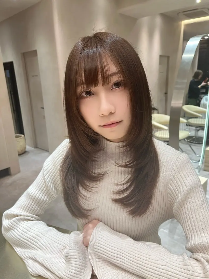 セミロング レイヤーカット 小顔カット カット ヘアカラー トリートメント レイヤー似合わせ 透明感カラーりきやのヘアスタイル