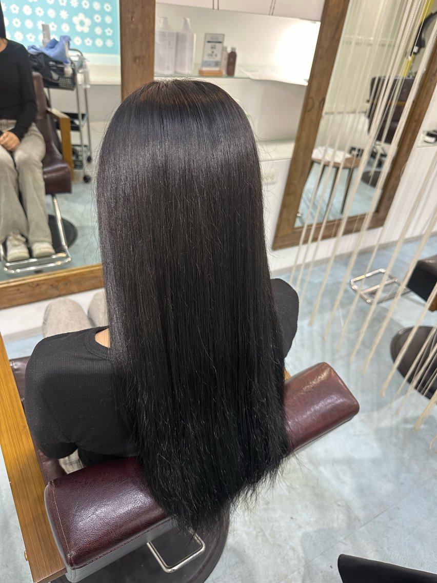 ロング ヘアカラー 足立 芹音のヘアスタイル