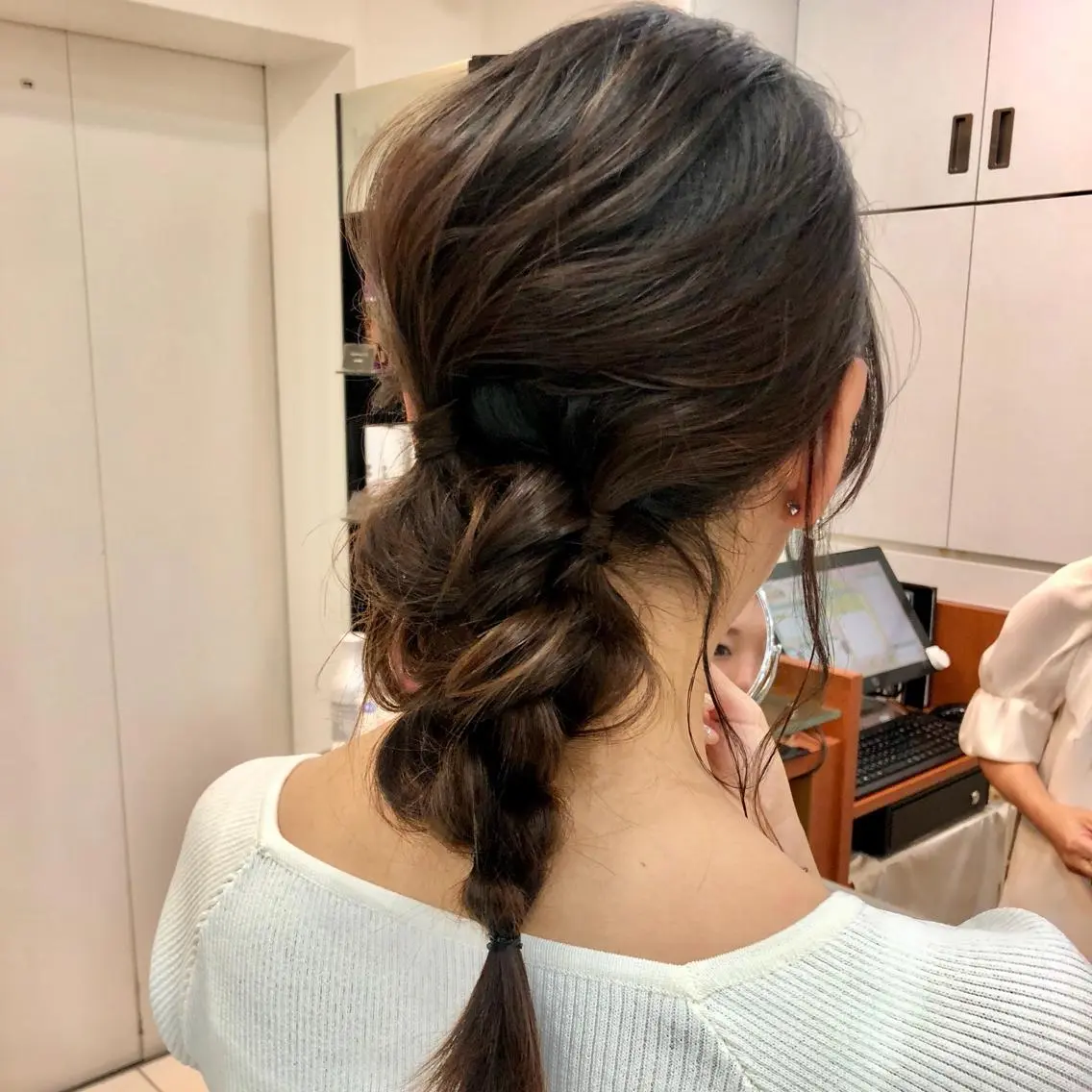 セミロング カラー ヘアアレンジ KONOMI スタイリストのヘアスタイル