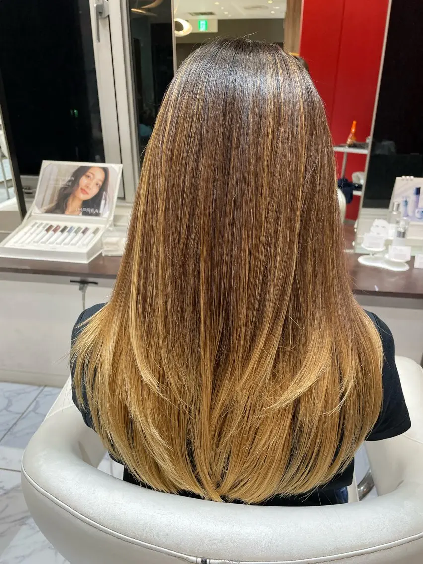 ロング 顔周りカット レイヤーカット 相澤 maniCREAREのヘアスタイル