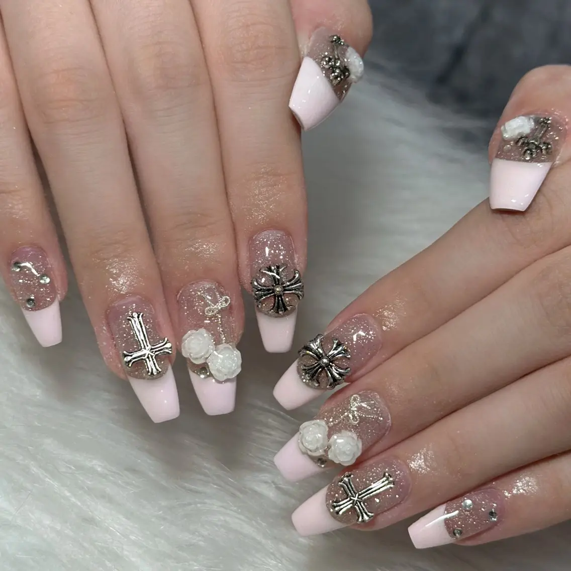 ネイル ハンドネイル フットネイル LAVISH nanamiのネイルデザイン