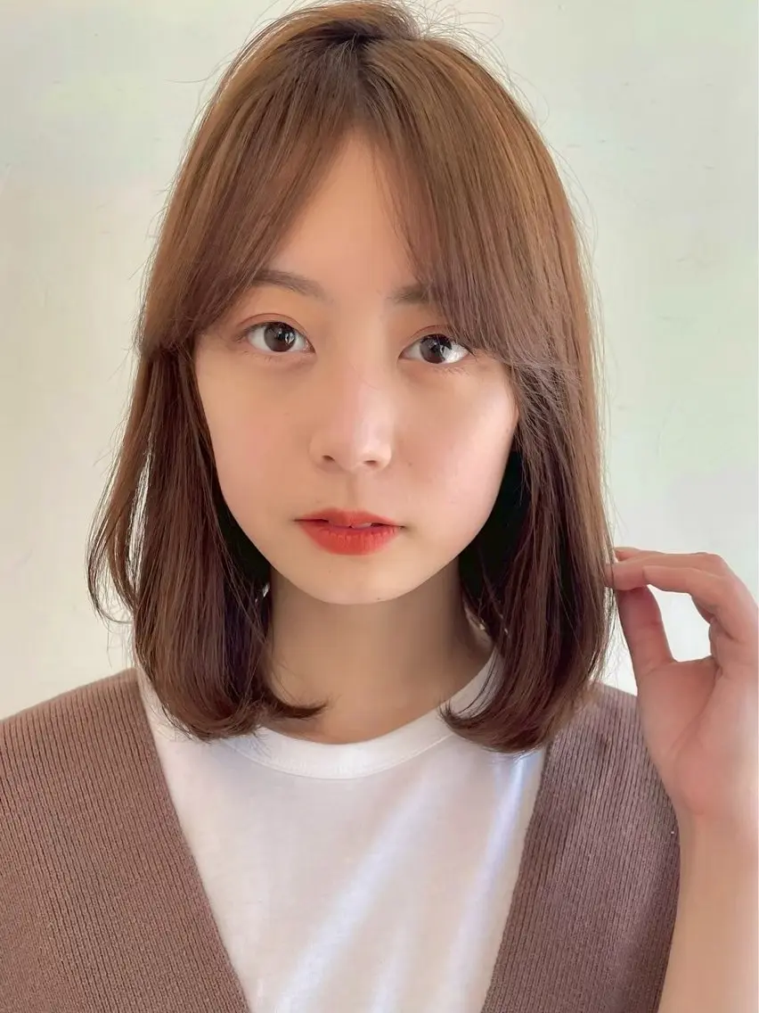 ミディアム 米澤 由衣のヘアスタイル