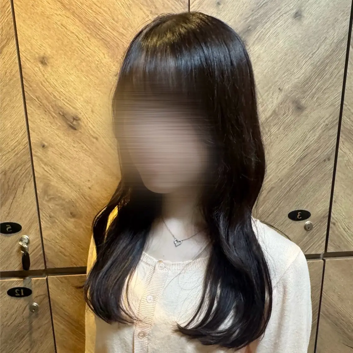 ミディアム レイヤーカット カット ヘアカラー い な み ま なのヘアスタイル