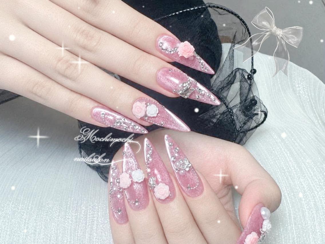 ネイル 長さ出し キラキラネイル 韓国ネイル ロングネイル マグネットネイル ハンドネイル ハンドケア Akira✨ nailのネイルデザイン