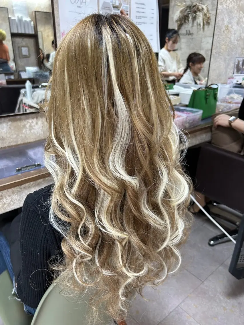 ロング エクステ ハイライト Achieve 三ノ宮のヘアスタイル