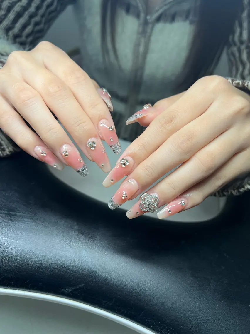 ネイル オーロラネイル チークネイル 長さ出し フットネイル フレンチネイル ハンドネイル Lee Nailsのネイルデザイン