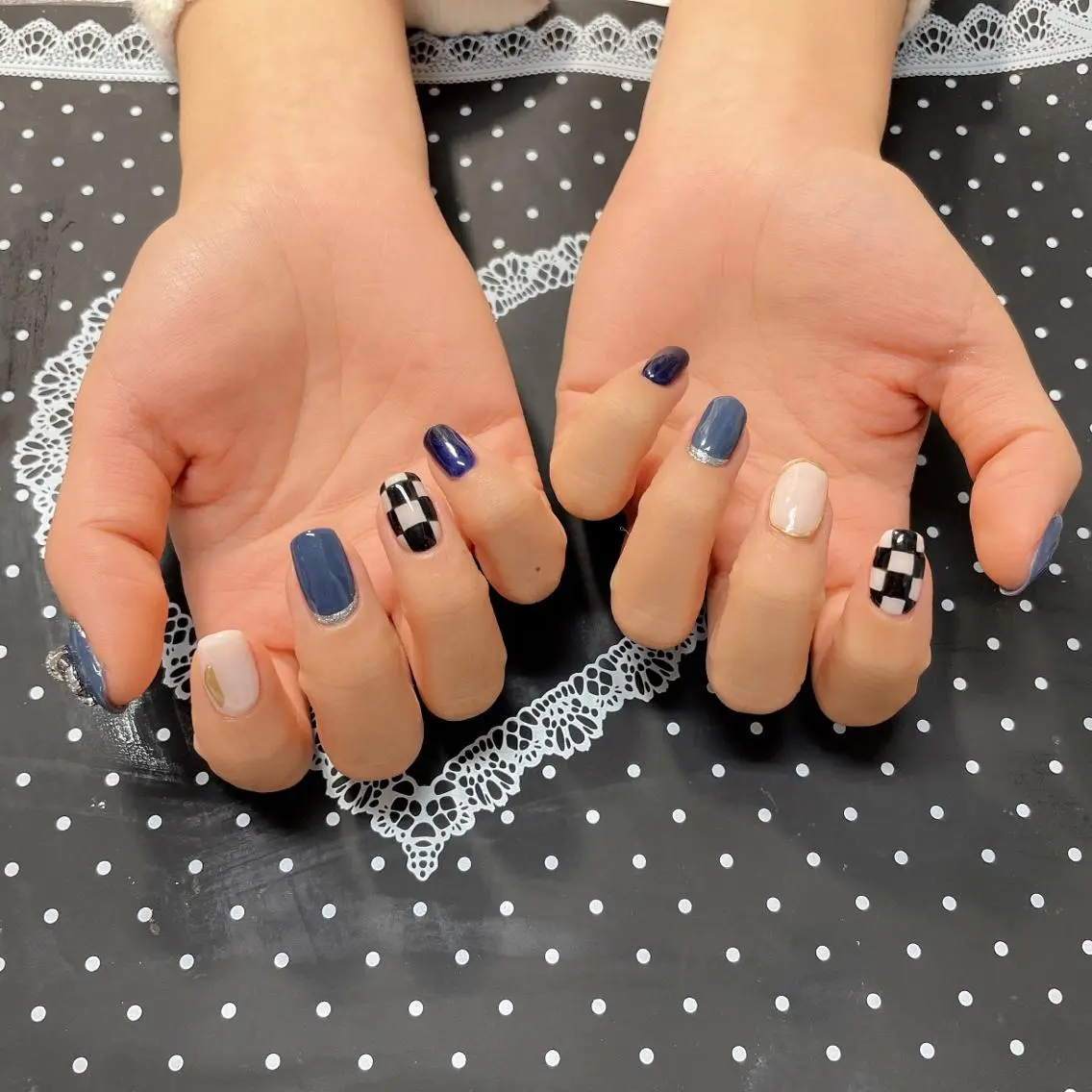 ネイル ミラーネイル ワンカラーネイル 赤色 エン Nail salonのネイルデザイン