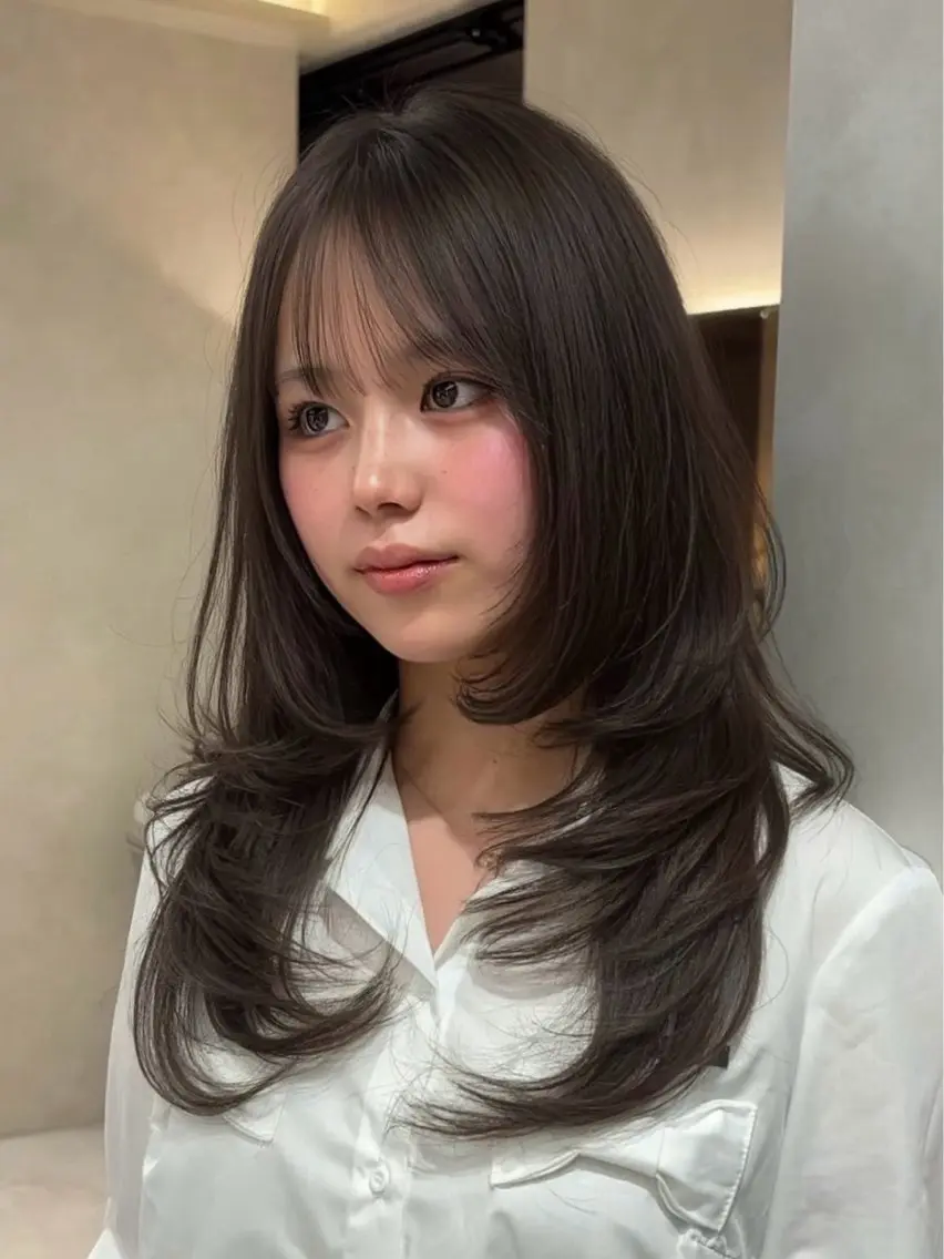 ロング 顔まわりレイヤー 顔周りカット ハイレイヤー レイヤーカット ローレイヤー カット ヘアカラー トリートメント MOMOHA/ 🍑レイヤーカットのヘアスタイル