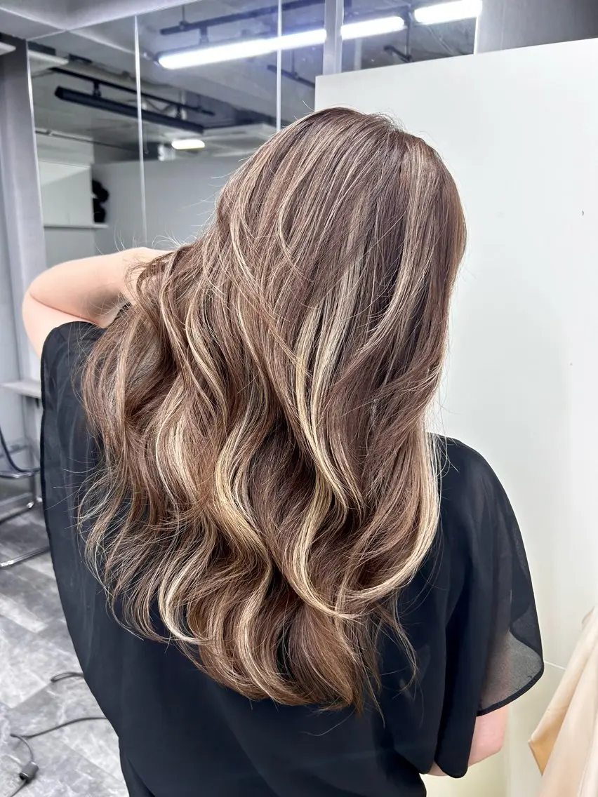 ロング ハイライト ブリーチ🐰インナー ♡ハイライト♡綾🐰のヘアスタイル