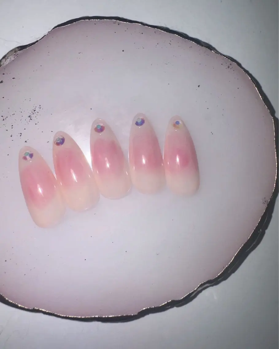 ミディアム on nail 尾張旭三郷店のネイルデザイン