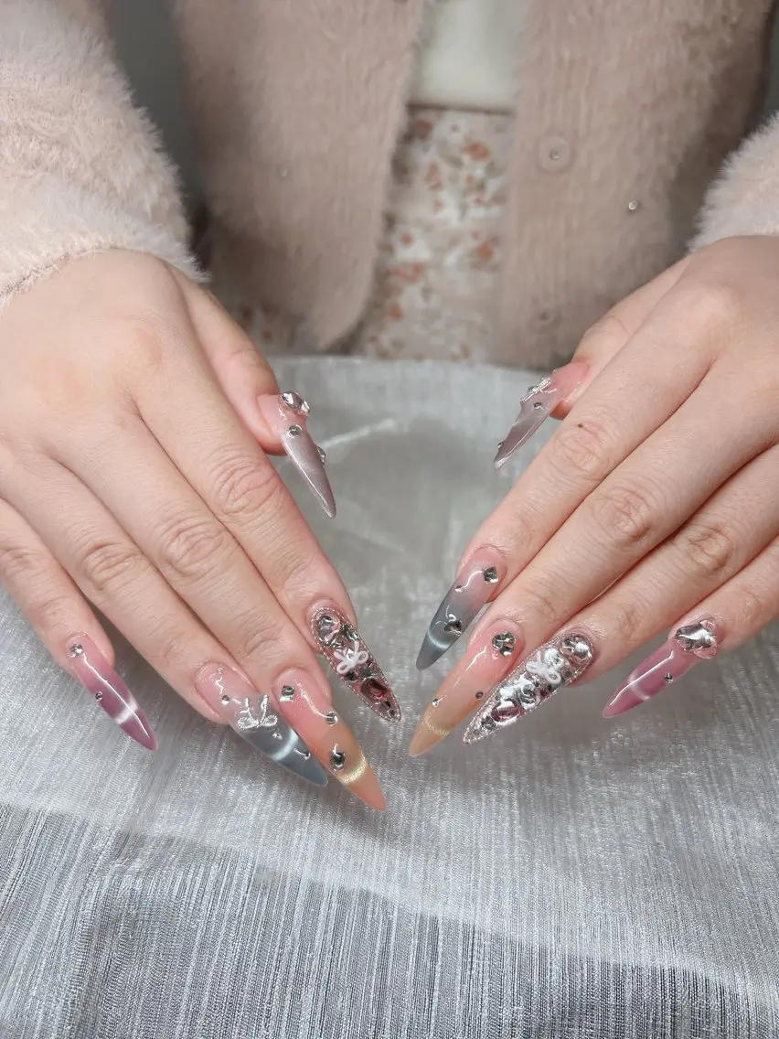 ネイル オーロラネイル チークネイル 長さ出し フットネイル フレンチネイル ハンドネイル Lee Nails チップ長さだし専門店のネイルデザイン