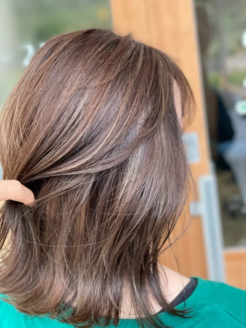ミディアム カラー ハイライトカラー ハイライト ヘアカラー トリートメント Snaly カラー特化ページのヘアスタイル