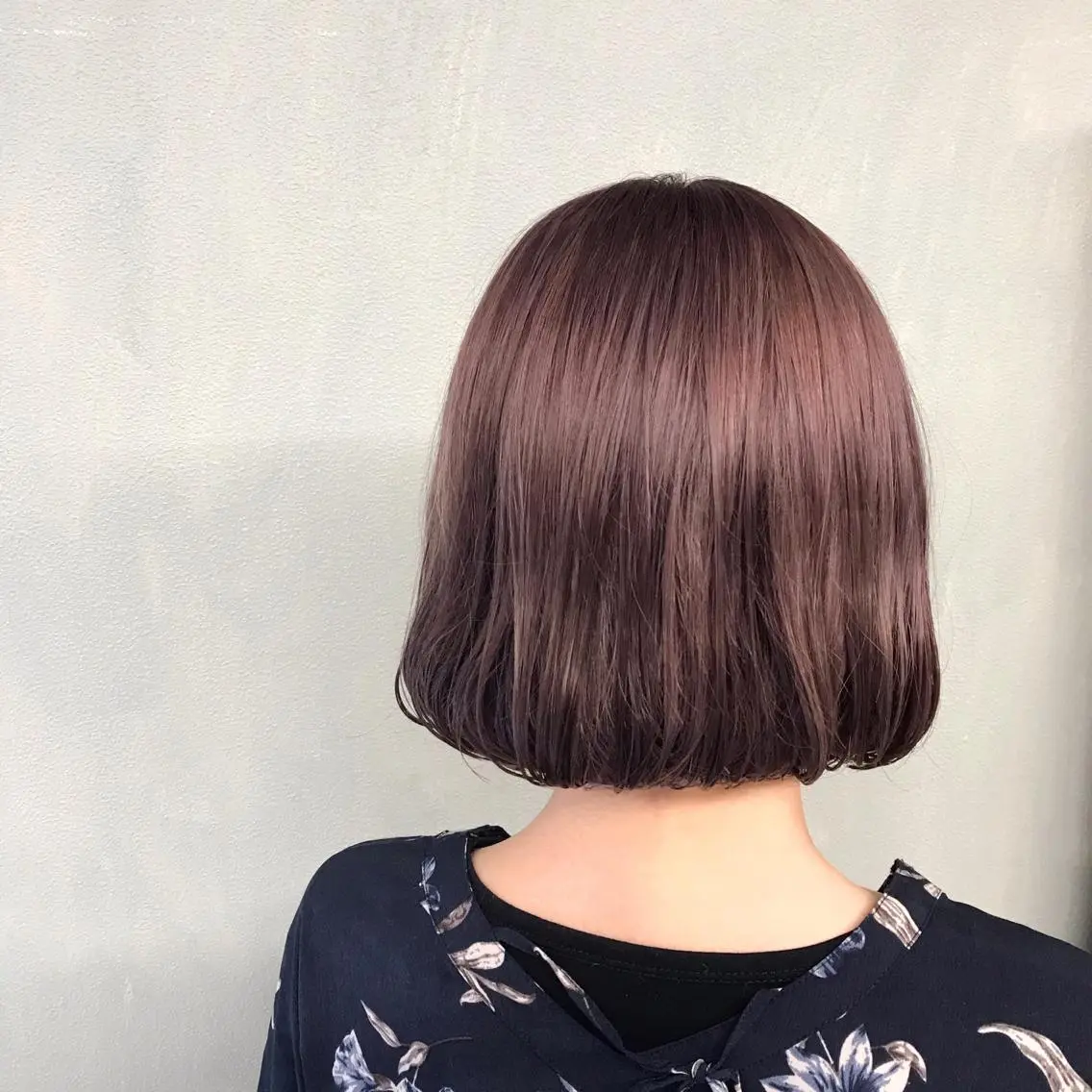 ショート カラー パーマ グレージュ ピンクカラー ボブ kobayashi $hogoのヘアスタイル