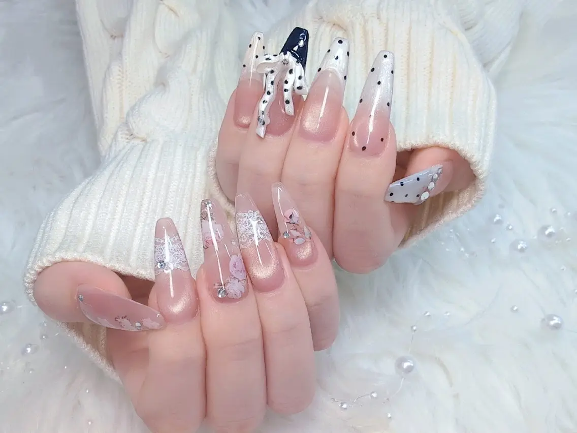 ネイル 長さ出し ジェルネイル キラキラネイル ラメ(グリッター) ニュアンスネイル Chouette Nailのネイルデザイン