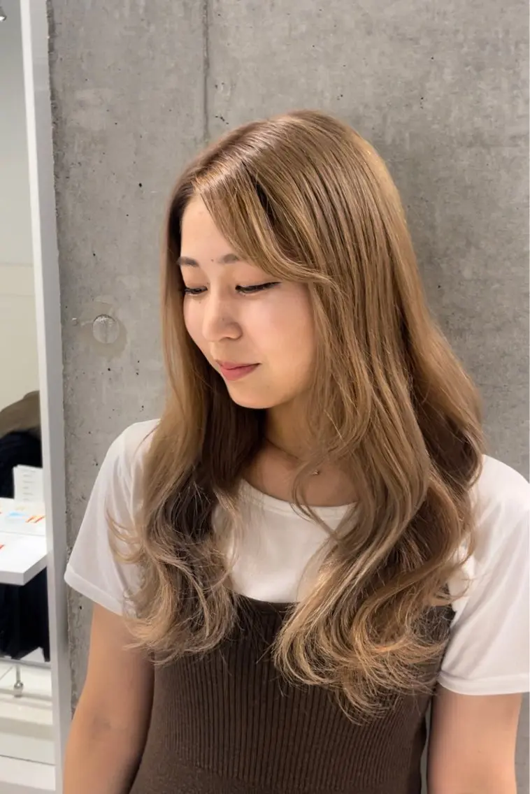 ロング カラー yuzuna ハイトーン 天神のヘアスタイル