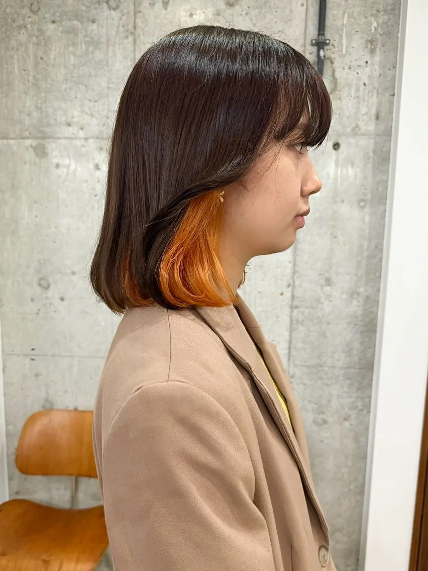 ミディアム カラー オレンジ ヘアカラー トリートメント 切りっぱなしボブ/ ブリーチカラー/大塚のヘアスタイル