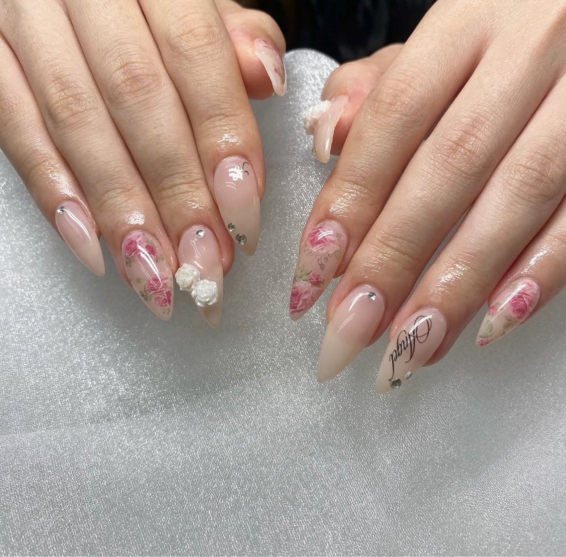 ネイル ガーリー ハンドネイル Bianca🩶 TAMIYAのネイルデザイン