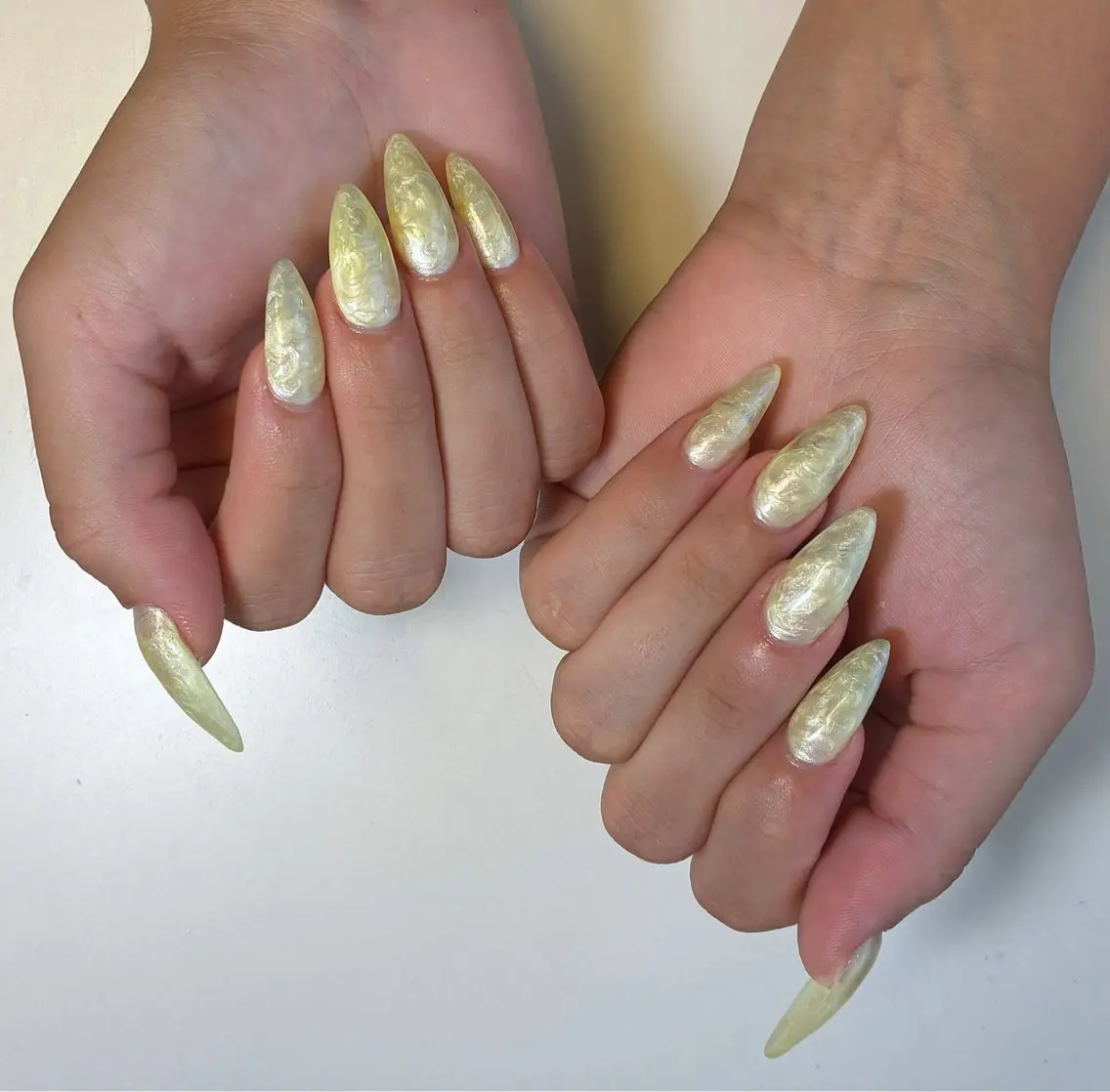 ネイル ニュアンスネイル ワンカラーネイル 黄色 ハンドネイル ネイルサロン💎 Bibiのネイルデザイン