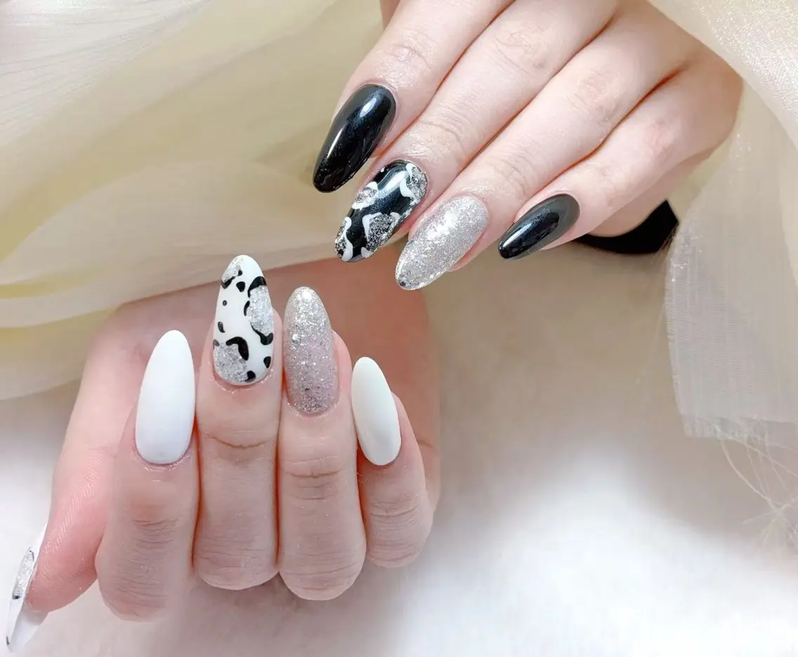 ネイル アニマル柄 チークネイル フラッシュネイル フットネイル フレンチネイル B·U Nail大宮 長さだし専門店のネイルデザイン