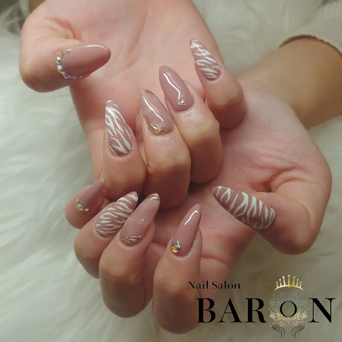 ネイル アニマル柄 アートネイル ミラーネイル ♛BARON♛ AOIのネイルデザイン