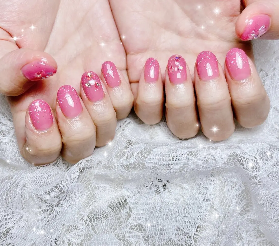 ネイル グラデーション キラキラネイル ピンク ハンドネイル FLARE NAIL フレアネイルのネイルデザイン