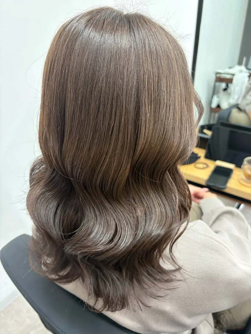 ミディアム アッシュ アッシュブラウン ヘアカラー anB Bのヘアスタイル