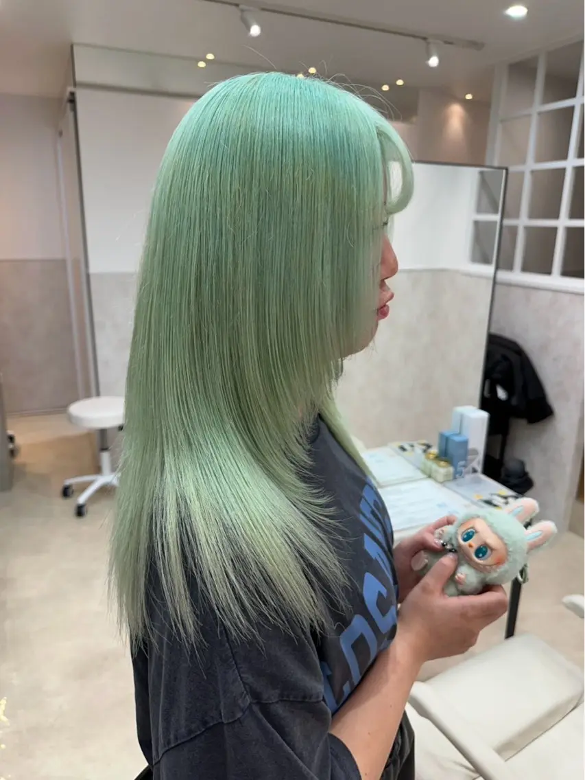 ロング カラー ミント 深沢 光のヘアスタイル
