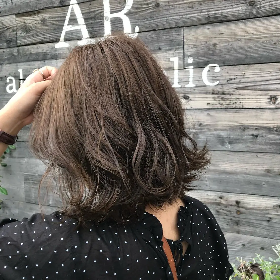 ミディアム カラー アッシュ 佐伯 真奈のヘアスタイル