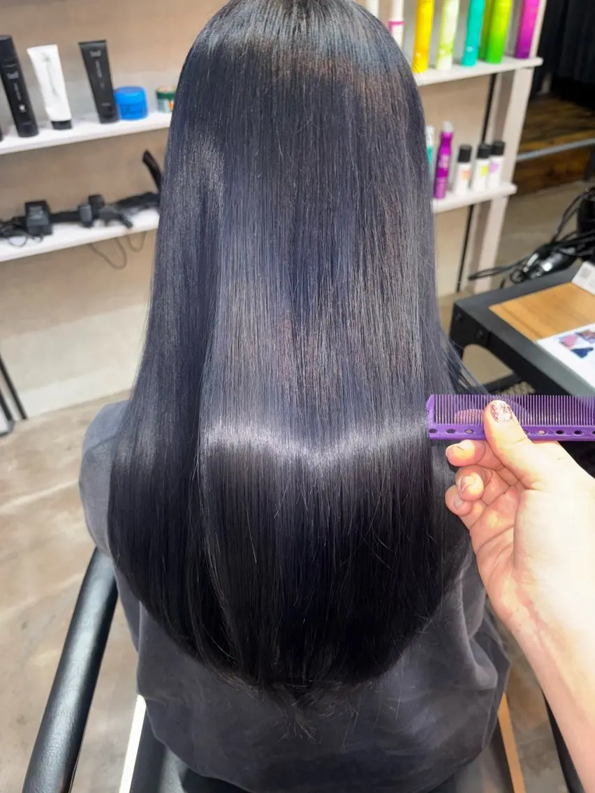 ロング カラー 黒髪 ブルーカラー ブルーブラック ヘアカラー トリートメント 💜髪質改善/ 艶カラー/ミナ🩷のヘアスタイル