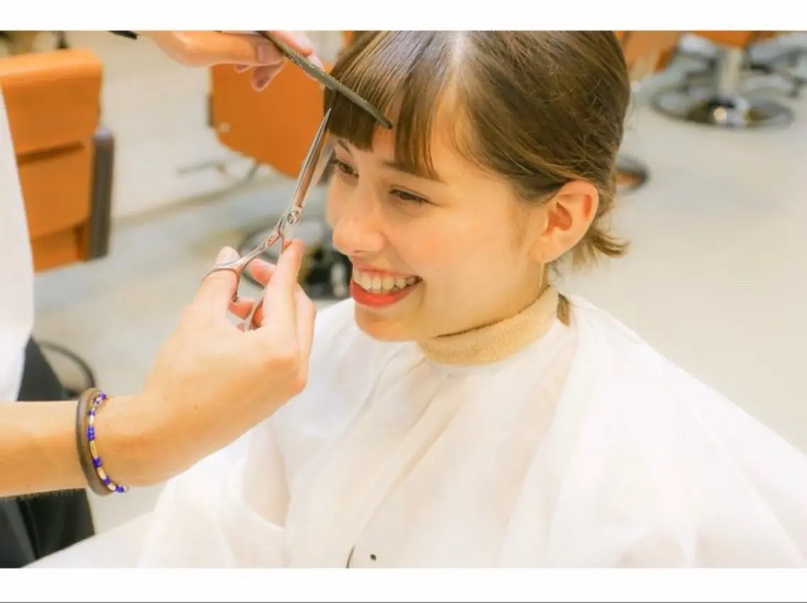前髪カット+前髪酸性ストレートの写真