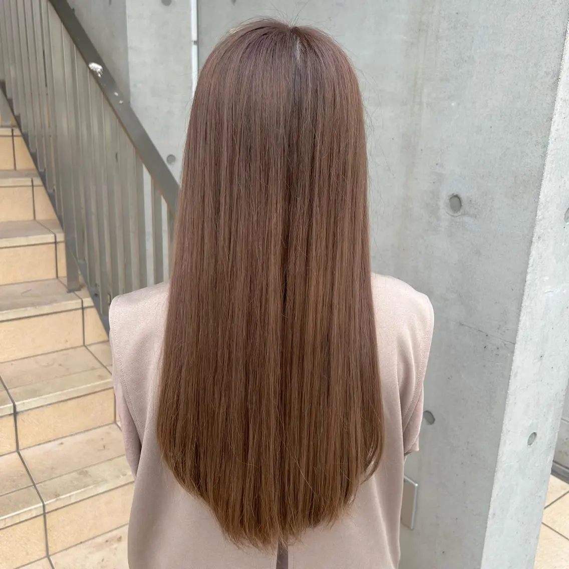 カラー ベージュカラー ミルクティーベージュ stylist 🐶内藤 成香のヘアスタイル