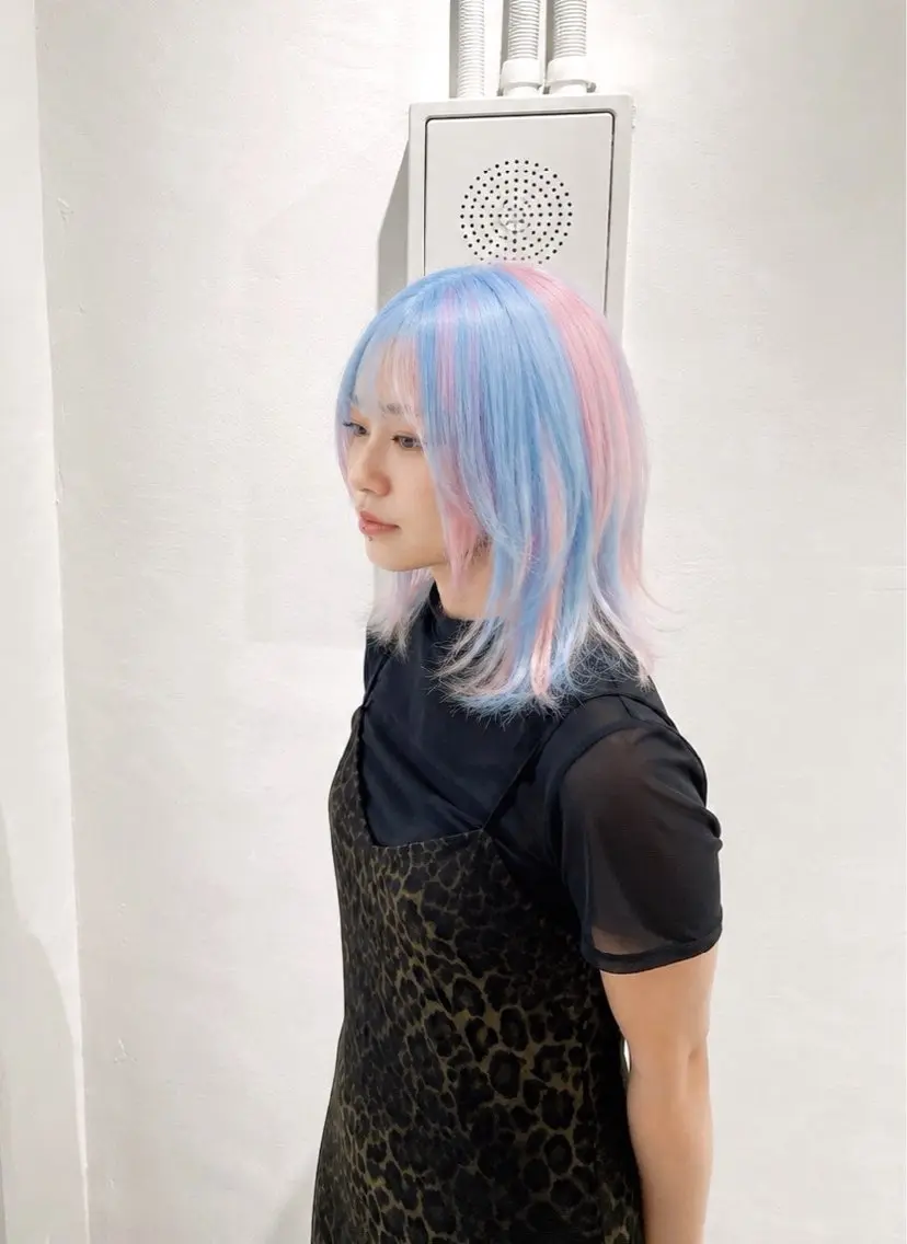 ミディアム カラー ブリーチ 似合わせカット Muミュー/ブリーチ ハイトーン　Wカラーのヘアスタイル