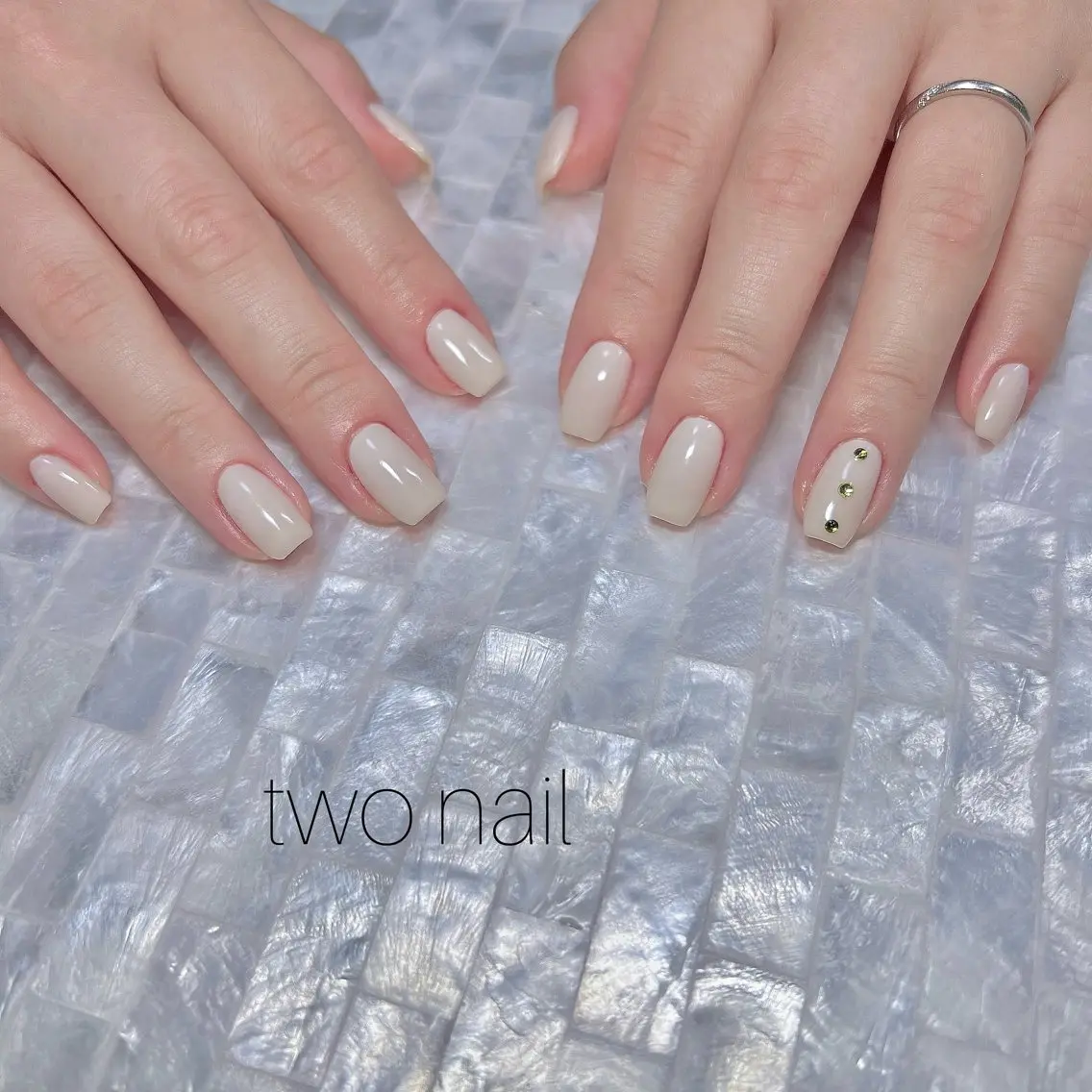 ネイル ネイルチップ ホワイト ハンドネイル two nailのネイルデザイン