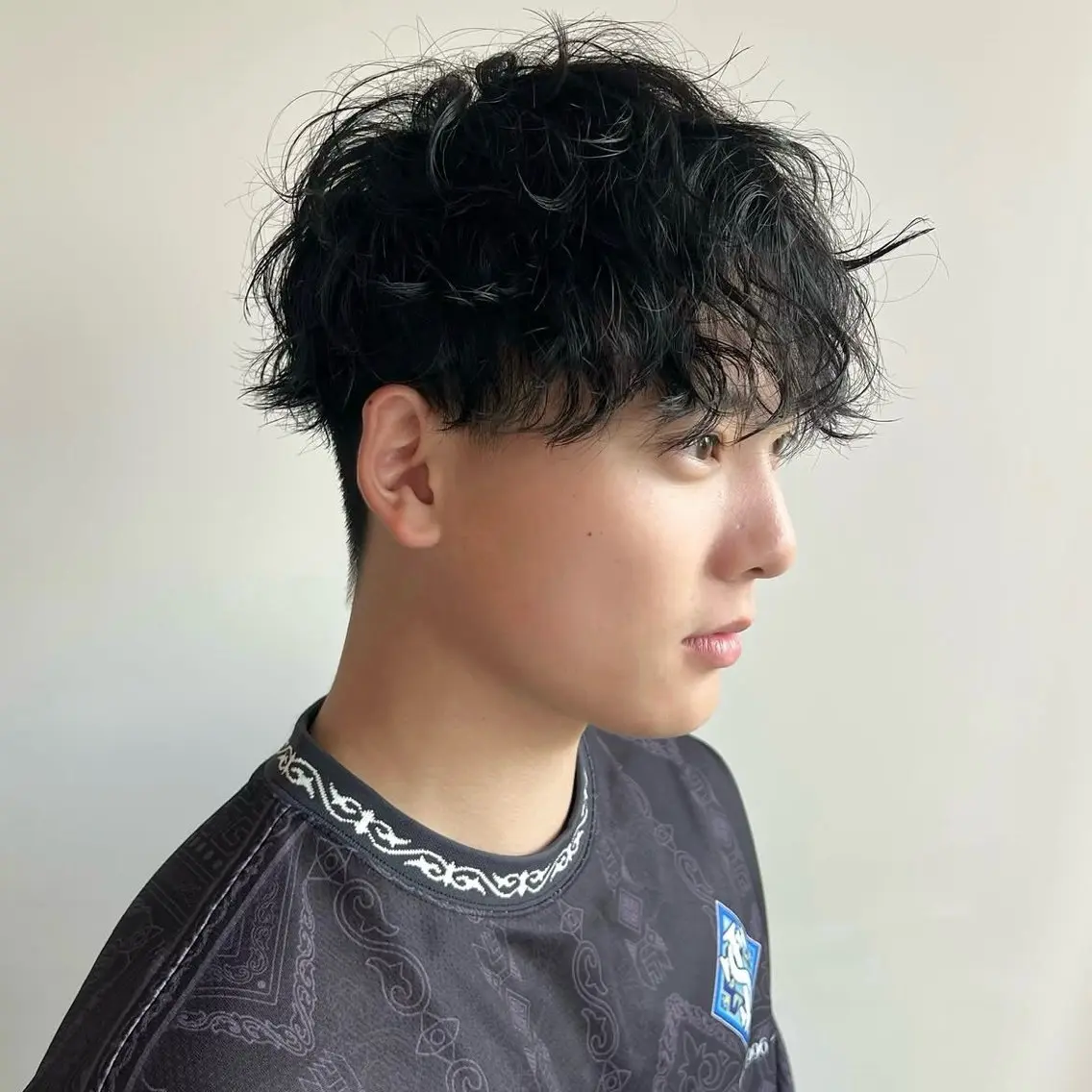 ショート パーマ メンズ メンズパーマ ツイストスパイラルパーマ スパイラルパーマ カット パーマ 韓国レイヤー🇰🇷 メンズ 細江美紅のヘアスタイル