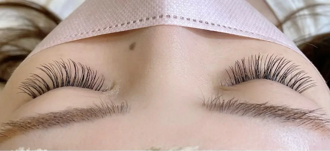 マツエク・マツパ フラットラッシュ ナチュラル マツエク Dolce eye lash ねごろのマツエク・マツパデザイン