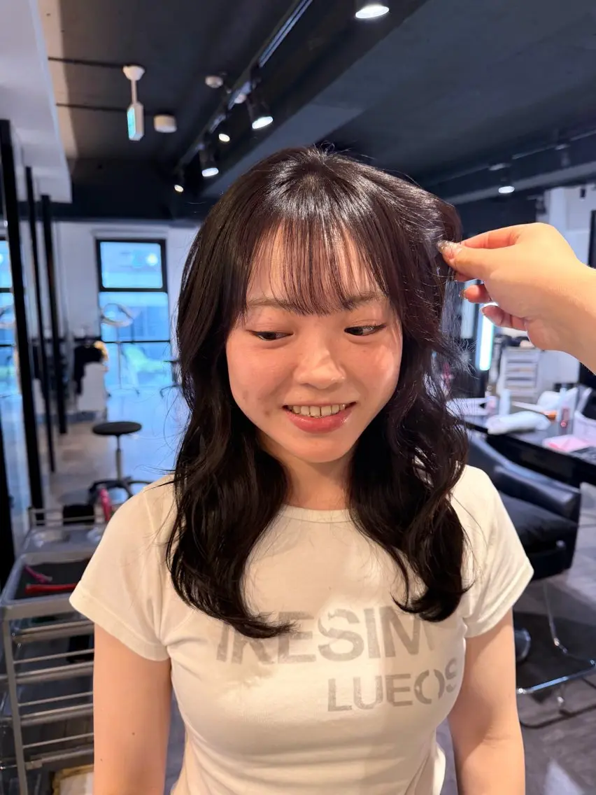 セミロング パープルカラー ヘアカラー トリートメント momo🎀韓国レイ ヤー・ハイトーンのヘアスタイル