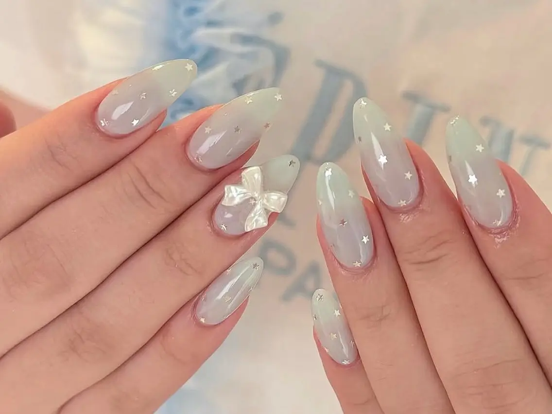 ネイル オーロラネイル 長さ出し フレンチネイル ジェルネイル ガラスフレンチ Rela・S NAILのネイルデザイン