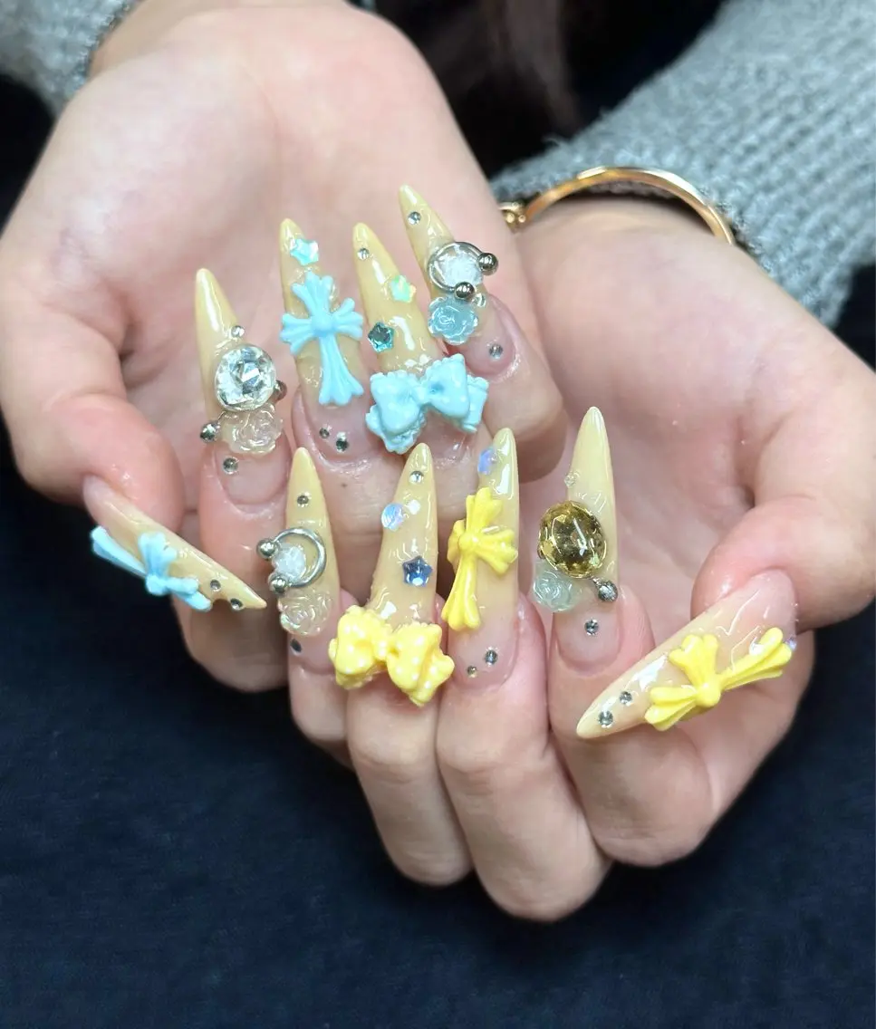 ネイル ブルー キラキラネイル 韓国ネイル ロングネイル パステルネイル Iconic Nailのネイルデザイン