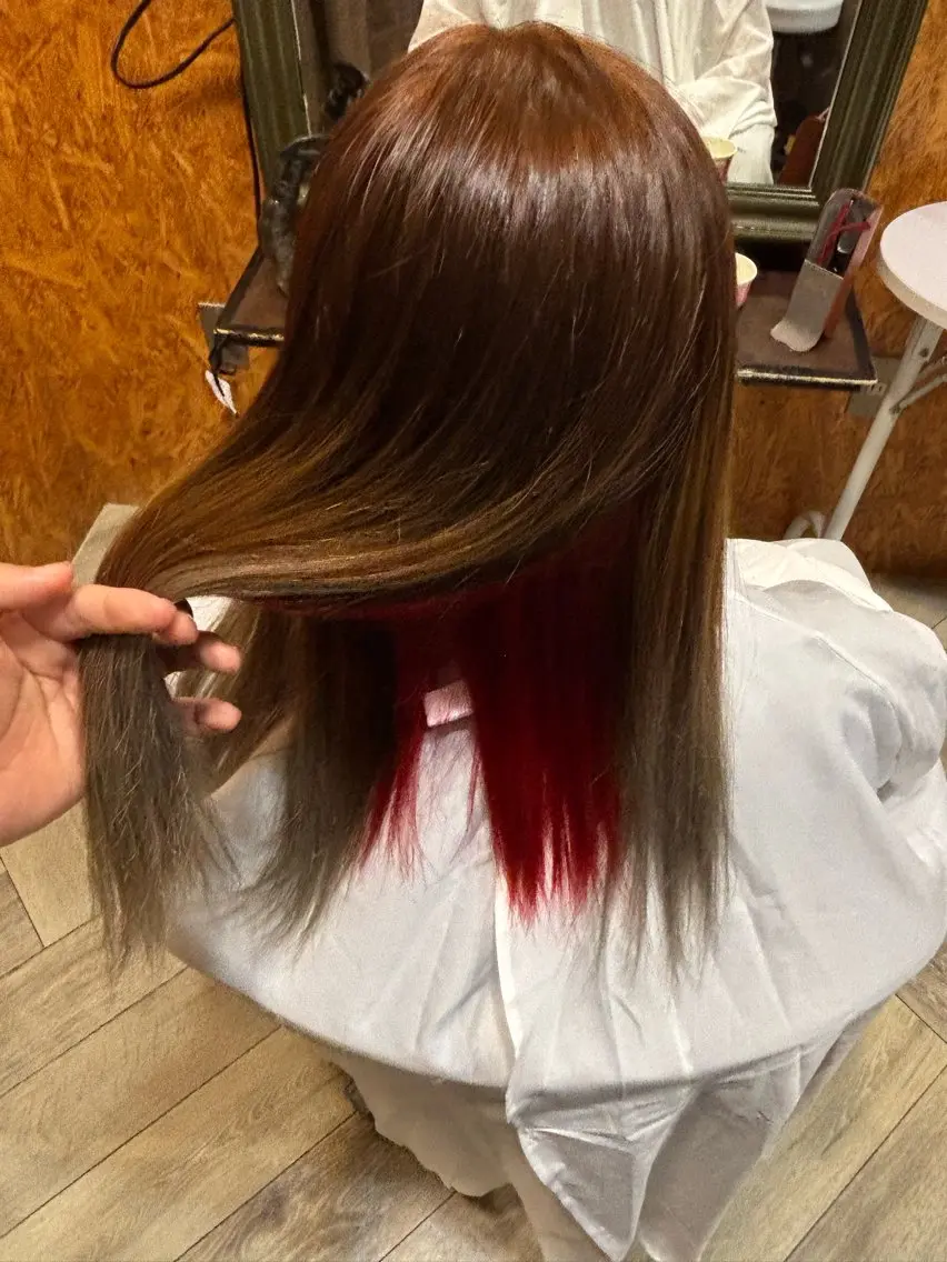カラー 岡本 大吉のヘアスタイル