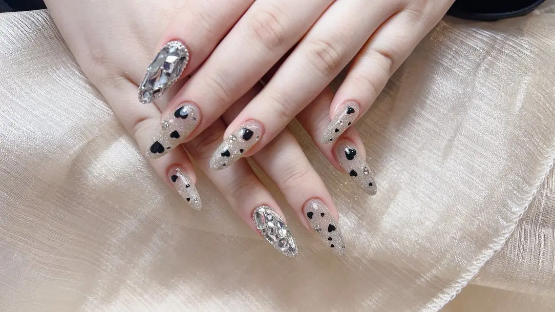 ネイル アートネイル オーロラネイル カジュアル クリアネイル 長さ出し ハンドネイル MoreGlam 新宿東口店のネイルデザイン