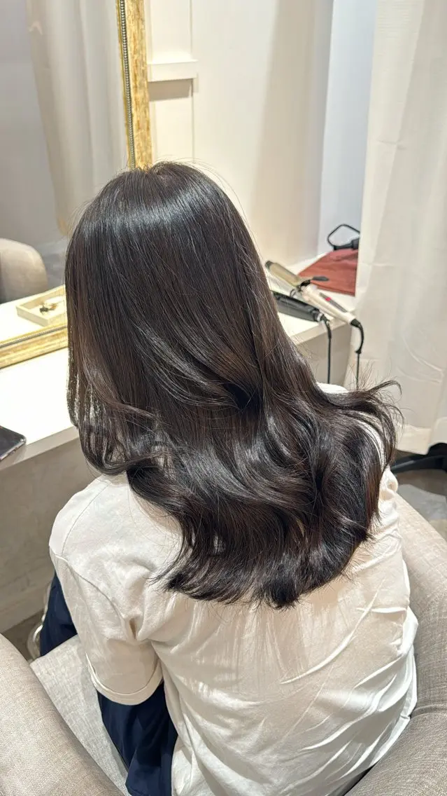 ロング カラー アッシュ アッシュブラウン ベージュカラー 黒髪 ブリーチ カット ヘアカラー トリートメント 赤み無し柔らかカラー 【梅田】madokaのヘアスタイル