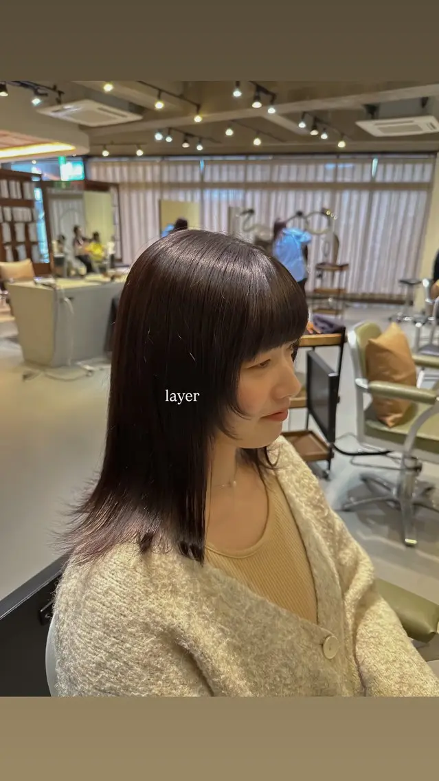 ミディアム 顔まわりレイヤー レイヤーカット こがねざわみさき 🦭透明感カラーのヘアスタイル