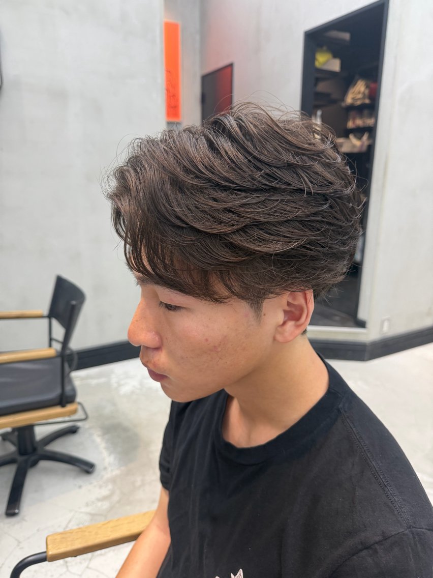 ショート パーマ 岩佐 祐志のヘアスタイル