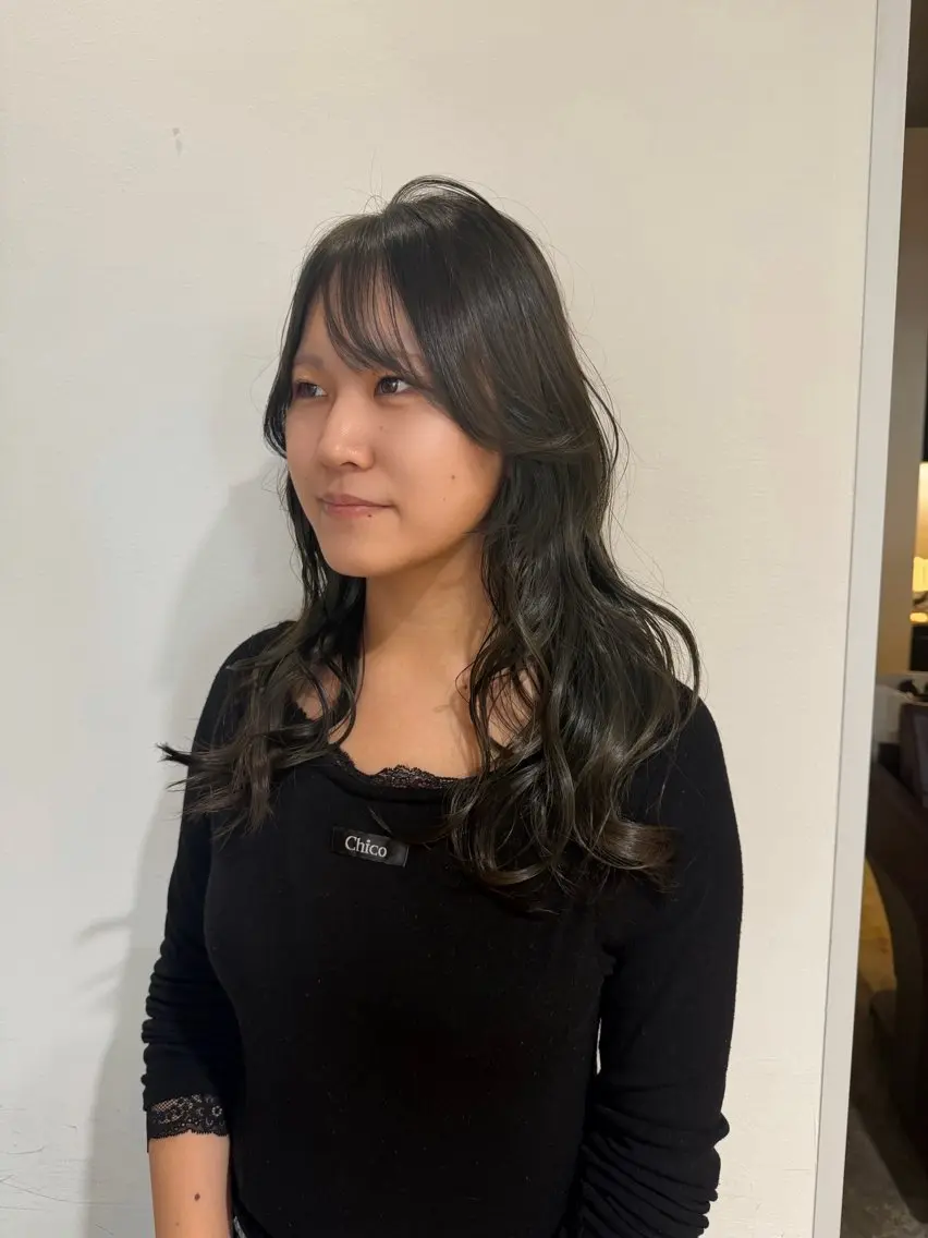 ロング カラー カット ヘアカラー トリートメント 塩澤 榛奈のヘアスタイル